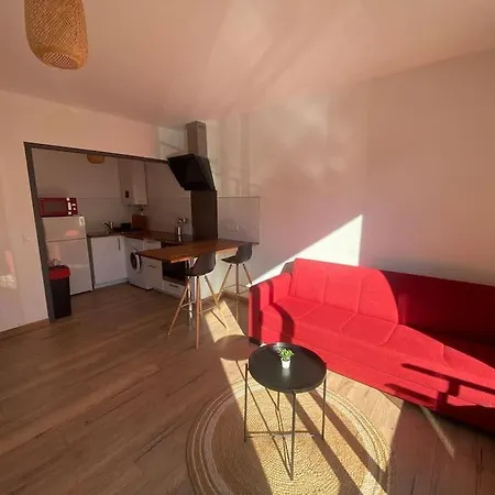 Studio Moderne Et Cosy Avec Balcon Et Parking
